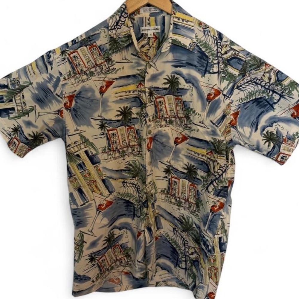 Vintage Pierre Cardin button down Size M 100% cotton tropical resort scene